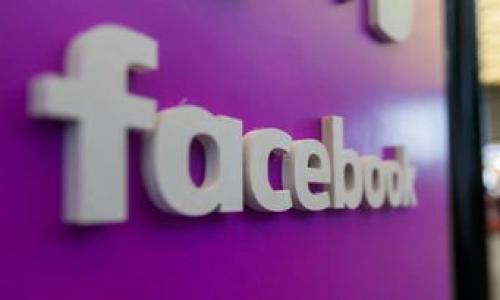 NFT（非同质化代币）和TP钱包（Trust Wallet）之间是有密切关系的。TP钱包是一种支持多种加密货币和区块链资产的钱包，其中包括NFT。在TP钱包中，用户可以安全地存储、管理和展示他们的NFT艺术品和收藏品。下面是一些关于这两者如何相互作用的细节。

### 什么是NFT？

什么是NFT？
NFT，全称为非同质化代币（Non-Fungible Token），是一种在区块链上表示独特资产的数字代币。与比特币或以太坊等同质化代币不同，NFT具有独特性和不可替代性。每一个NFT都有一个唯一的标识符，能够证明其拥有者和作品的出处。NFT广泛用于数字艺术、音乐、游戏、虚拟房地产等领域，赋予数字内容真正的所有权。

### NFT的应用场景

NFT的应用场景
NFT的应用场景非常广泛，例如：
1. **数字艺术**：艺术家可以通过NFT的平台出售他们的数字艺术作品，买家获得了该作品的唯一所有权。
2. **音乐**：音乐作品也可以通过NFT形式发行，音乐人可以直接与粉丝建立联系，获得收益。
3. **游戏**：在某些区块链游戏中，玩家可以通过NFT购买、交易和出售虚拟物品，增加游戏的深度和趣味性。
4. **虚拟房地产**：在虚拟世界内的土地和资产同样可以通过NFT交易，玩家可以购买、开发和出售这些资产。

### TP钱包介绍

TP钱包是什么？
TP钱包（Trust Wallet）是一款移动端的加密货币钱包，支持多种加密货币和区块链资产的存储和管理。它是由Binance推出的一款开源钱包，以其用户友好、易于使用和高安全性而受到广泛欢迎。TP钱包不仅支持主流的加密货币资产，还可以管理用户的NFT，提供一个安全的平台供用户进行NFT的展示和交易。

### TP钱包支持NFT的功能

TP钱包支持NFT的功能
TP钱包具备多项功能，使得用户能够方便地管理他们的NFT。这些功能包括：
1. **NFT展示**：用户可以在TP钱包中查看和展示自己持有的NFT，界面美观，用户体验良好。
2. **交易功能**：用户可以通过TP钱包进行NFT的购买、销售和交易，支持与其他用户的直接交易。
3. **安全性**：TP钱包采用了多层安全防护机制，保护用户的资产安全，隐藏私钥，防止盗窃和丢失。
4. **跨链操作**：TP钱包支持多种区块链平台，使用户能够在不同平台上进行NFT的操作，方便灵活。

### NFT与TP钱包的关系

NFT与TP钱包的关系
NFT和TP钱包密切相关，TP钱包不仅支持加密货币的存储，也为用户提供了便捷的NFT管理平台。用户可以通过TP钱包安全地进行NFT的购买、展示和交易。由于NFT的独特性和增值潜力，越来越多的用户开始关注如何在TP钱包中管理和投资NFT。这种结合让用户从传统的加密货币投资扩展到多样化的资产组合。

### 相关问题分析

下面是5个与NFT及其与TP钱包关系相关的问题。

1. 如何在TP钱包中购买NFT？
在TP钱包中购买NFT的步骤如下：
首先，确保您已经下载并安装了TP钱包，并创建了一个账户。
其次，您需要在TP钱包中充值以太坊或其他支持的加密货币，因为大部分NFT交易都是以这些代币进行的。
然后，访问支持NFT平台，例如OpenSea，Rarible等，将TP钱包连接到这些平台。在浏览NFT市场时，选择您想要购买的NFT，点击购买按钮，并确认交易。
最后，NFT将直接转入您的TP钱包中，并且您可以随时查看和展示您的收藏。

2. TP钱包如何确保NFT的安全性？
TP钱包采用多种安全机制来保护用户的NFT，包括：
ul
listrong私钥管理/strong：TP钱包不保存用户的私钥，所有的私钥都存储在用户设备上，确保充分的控制权和安全性。/li
listrong安全备份/strong：用户可以备份助记词，一旦设备丢失或损坏，可以通过助记词恢复钱包。/li
listrong多重签名保护/strong：部分高级用户可以选择使用多重签名功能，进一步增强资产的安全保障。/li
/ul

3. NFT投资的风险有哪些？
虽然NFT市场前景广阔，但投资风险也不可忽视，主要包括：
ul
listrong市场波动性/strong：NFT的价值可能会受到市场情绪和趋势的影响，价格波动较大。/li
listrong流动性问题/strong：与传统资产相比，NFT的流动性更低，出售可能需要更长时间。/li
listrong版权争议/strong：NFT相关的版权问题有时较为复杂，投资者需确保所购买的NFT具有明确的合法权益。/li
/ul

4. 如何在TP钱包中出售NFT？
在TP钱包中出售NFT可分为以下几个步骤：
首先，打开TP钱包，选择您想要出售的NFT，点击“出售”选项。然后，设置价格和相关信息。
接着，连接到支持NFT交易的平台，并提交您的出售请求。
最后，当有买家愿意购买您的NFT时，您将收到通知，确认交易并完成转账。

5. 如何评估NFT的价值？
评估NFT的价值通常需要考虑以下几个方面：
ul
listrong创作者的声誉/strong：知名艺术家或品牌创建的NFT通常更具价值。/li
listrong稀缺性/strong：NFT的总供应量和可获取性会直接影响其价值，稀有的NFT更有可能增值。/li
listrong市场需求/strong：市场对特定文化、艺术或品牌的关注度也会影响NFT的价值。/li
/ul

以上就是关于NFT与TP钱包的相关内容，希望这些信息能够帮助您更好地理解这两者的关联与操作。